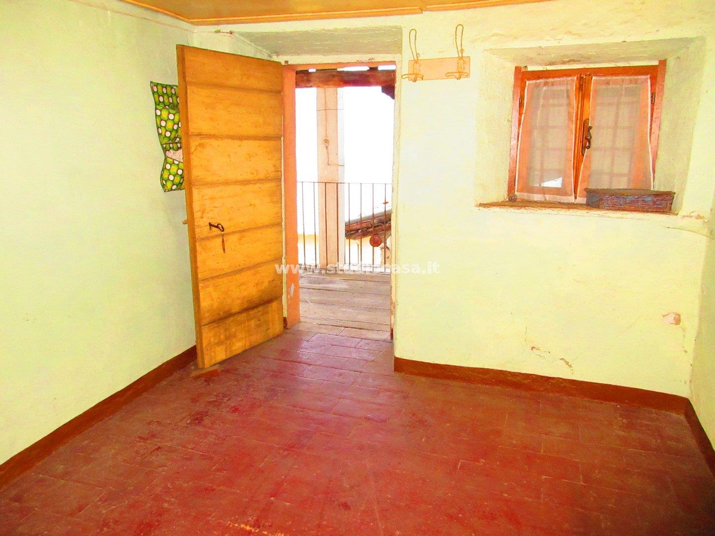 Casa Rustica in vendita a Costa Volpino