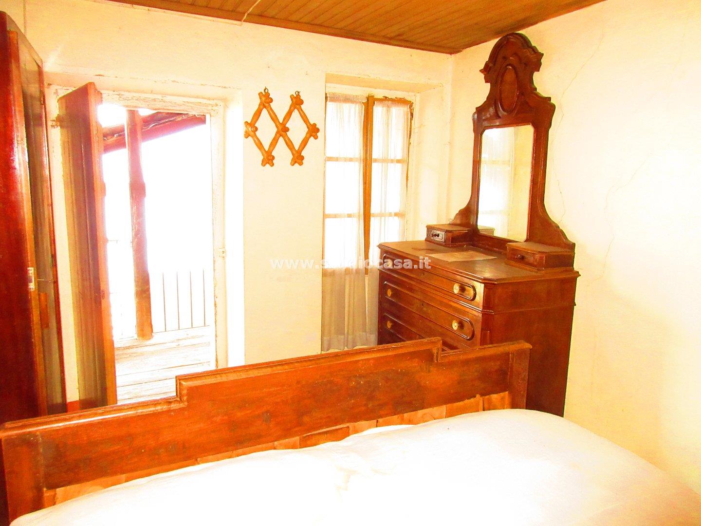 Casa Rustica in vendita a Costa Volpino