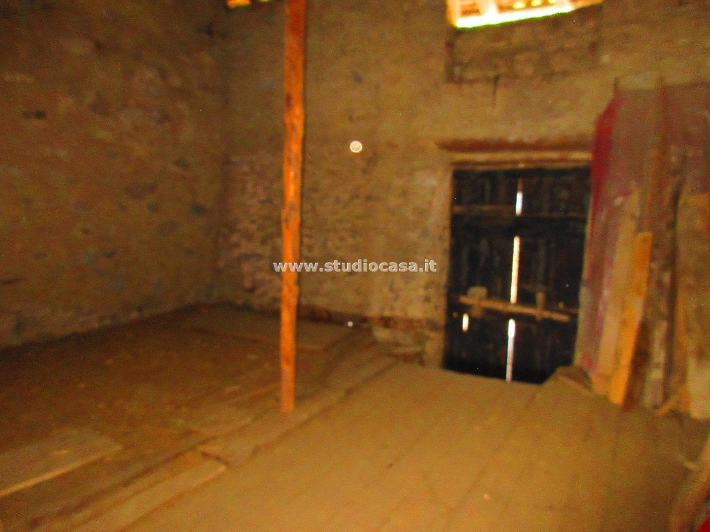 Casa Rustica in vendita a Costa Volpino