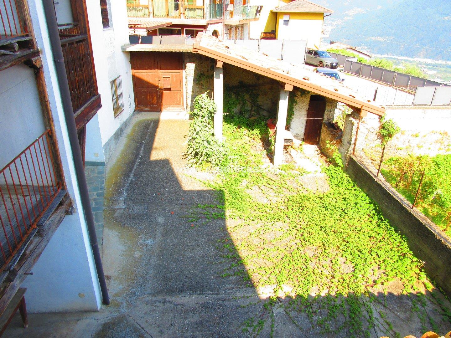 Casa Rustica in vendita a Costa Volpino