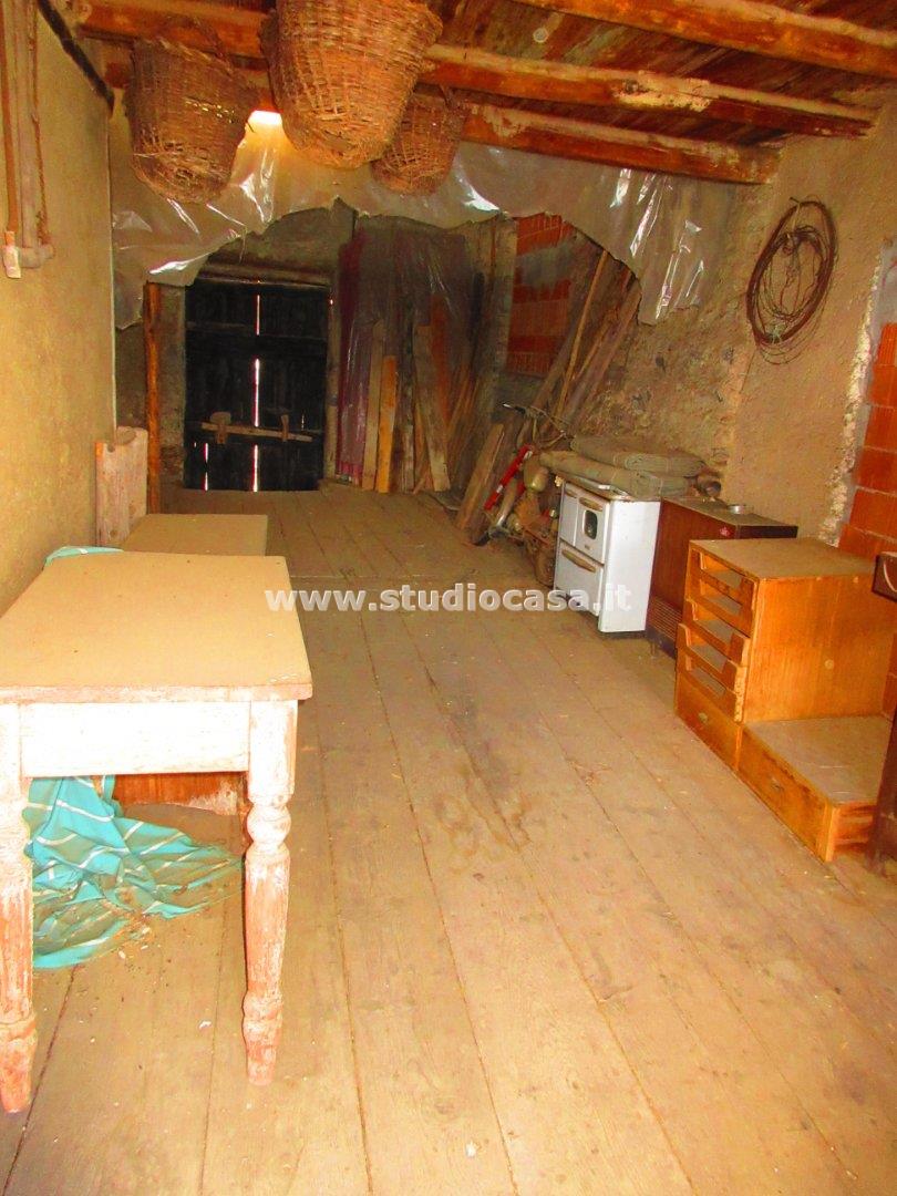 Casa Rustica in vendita a Costa Volpino