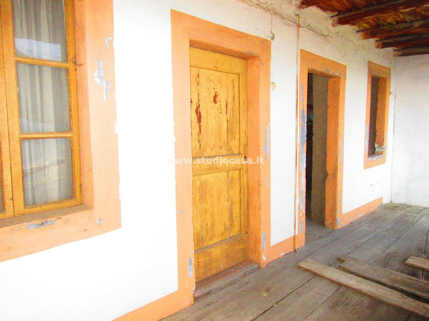 Casa Rustica in vendita a Costa Volpino