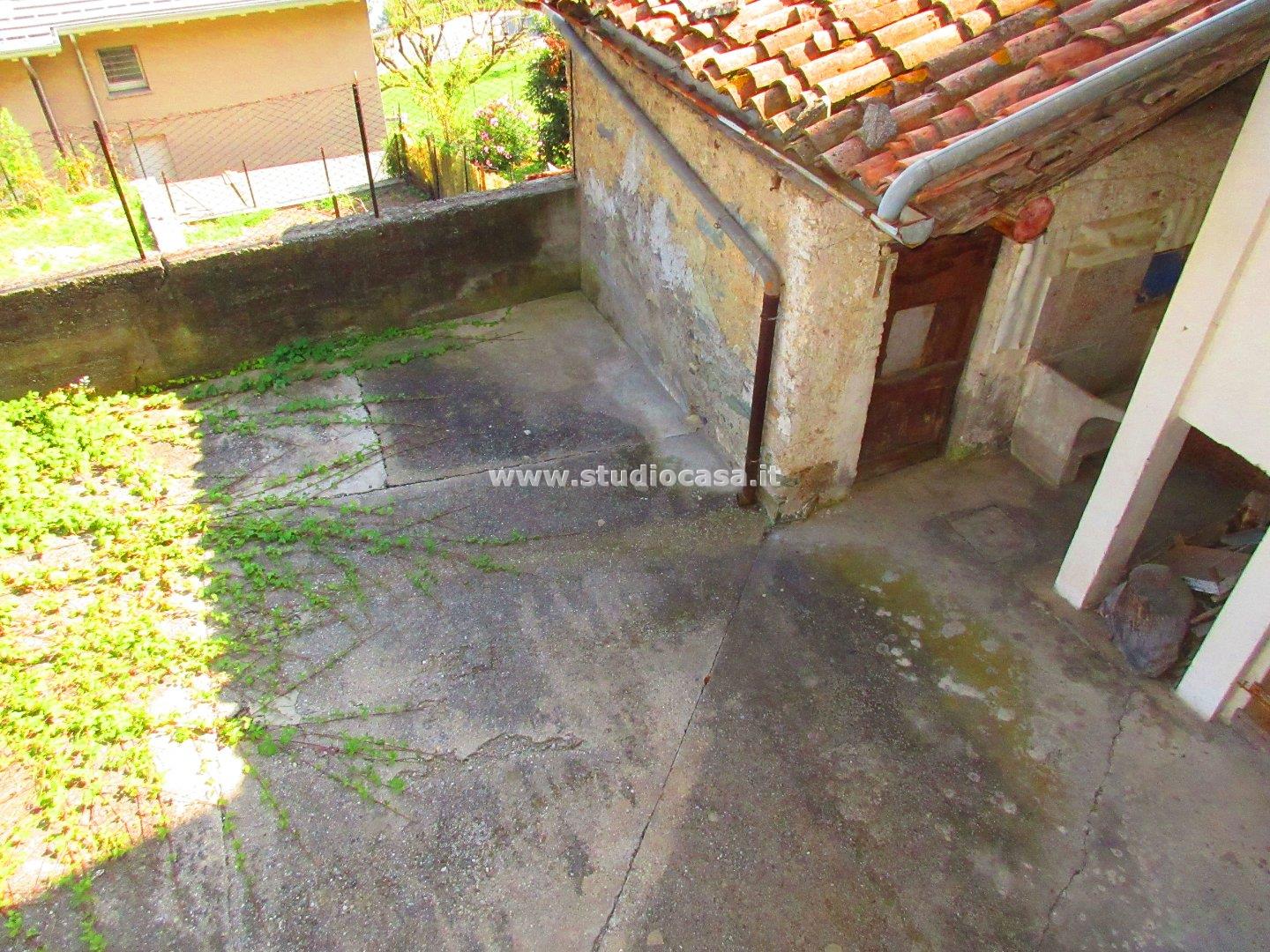 Casa Rustica in vendita a Costa Volpino