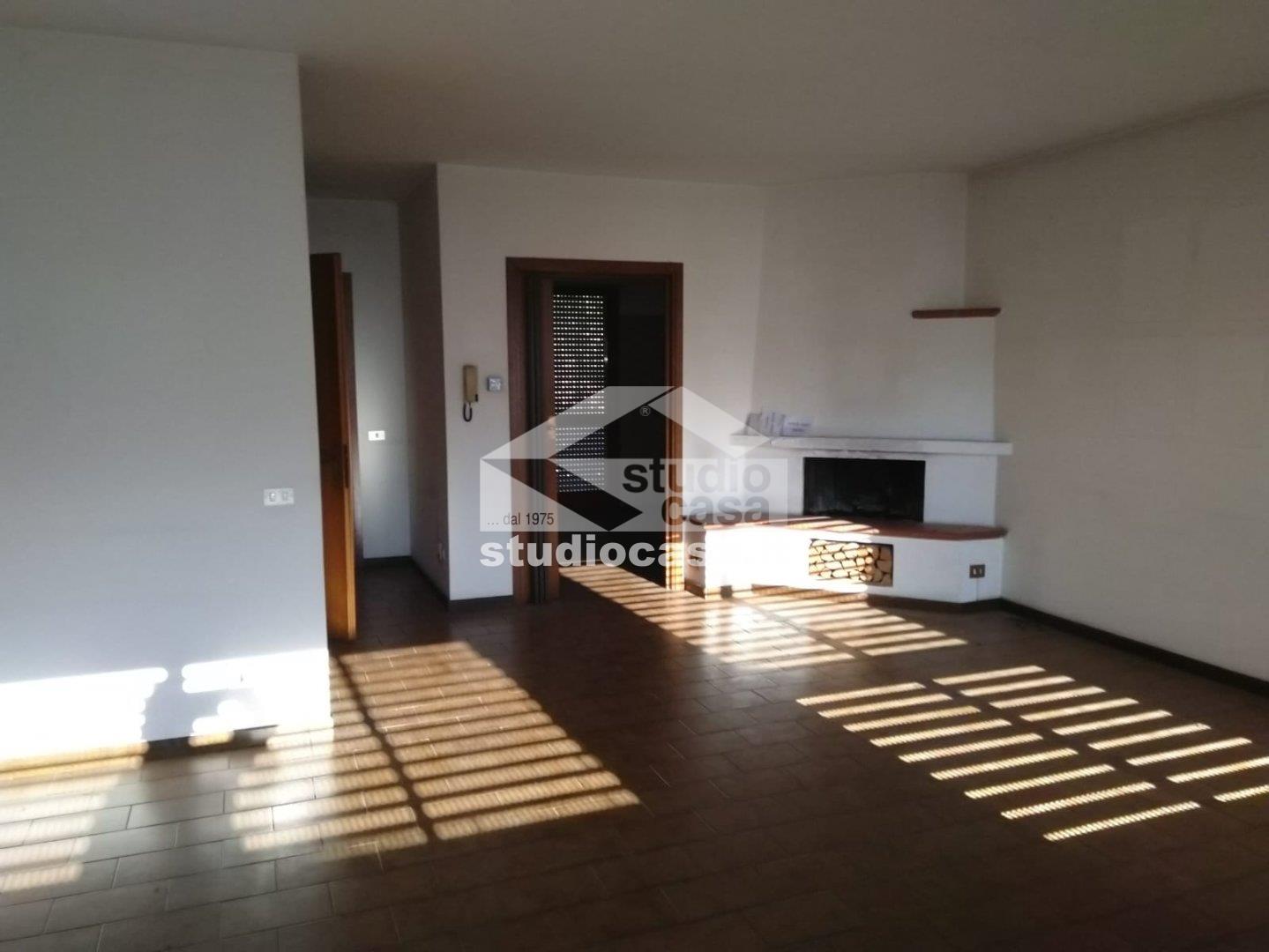 Villa a schiera di testa in vendita a Costa Volpino