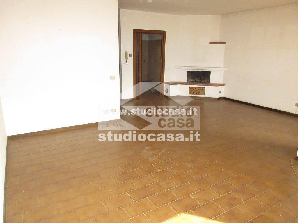 Villa a schiera di testa in vendita a Costa Volpino