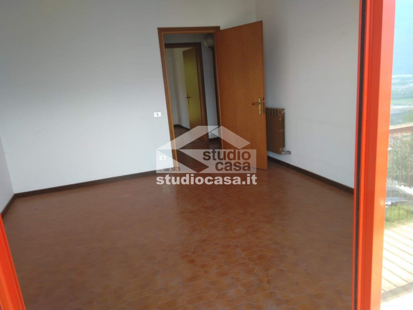 Villa a schiera di testa in vendita a Costa Volpino