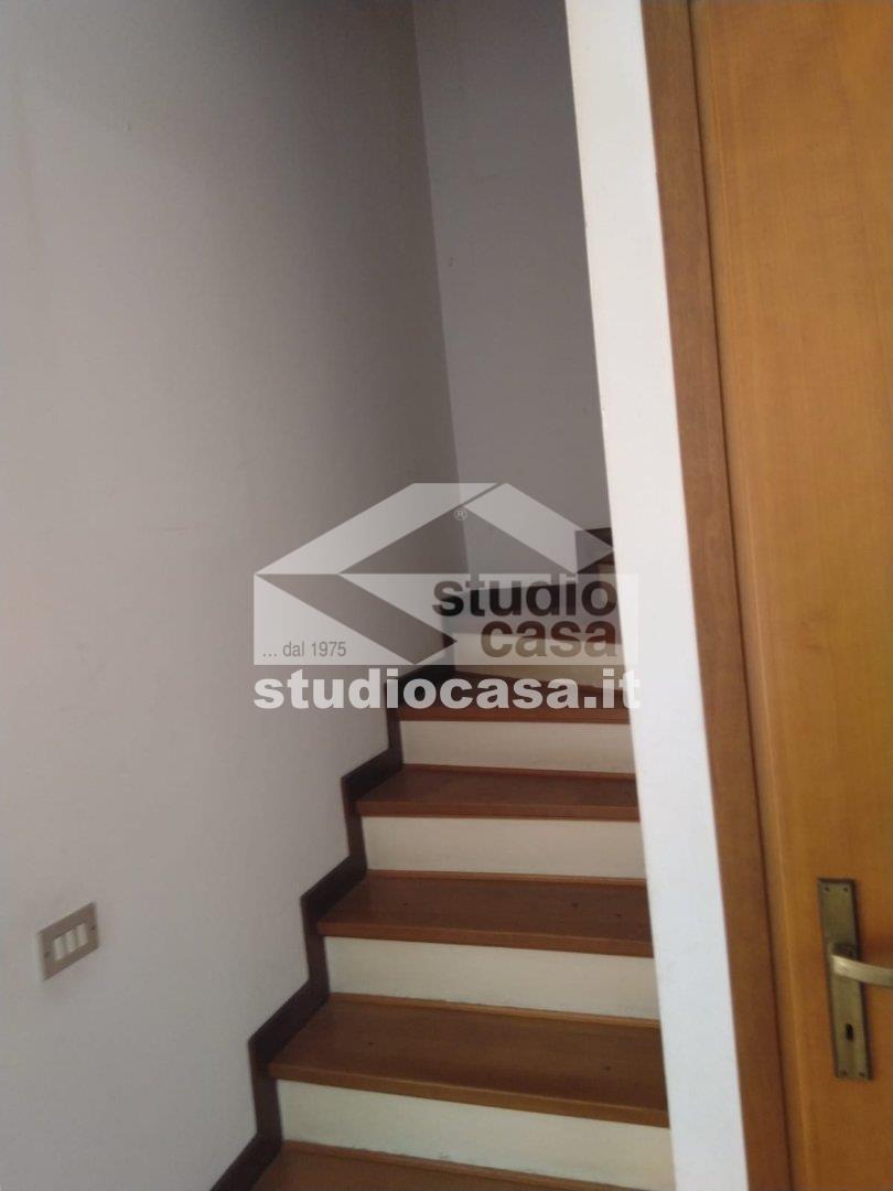 Villa a schiera di testa in vendita a Costa Volpino