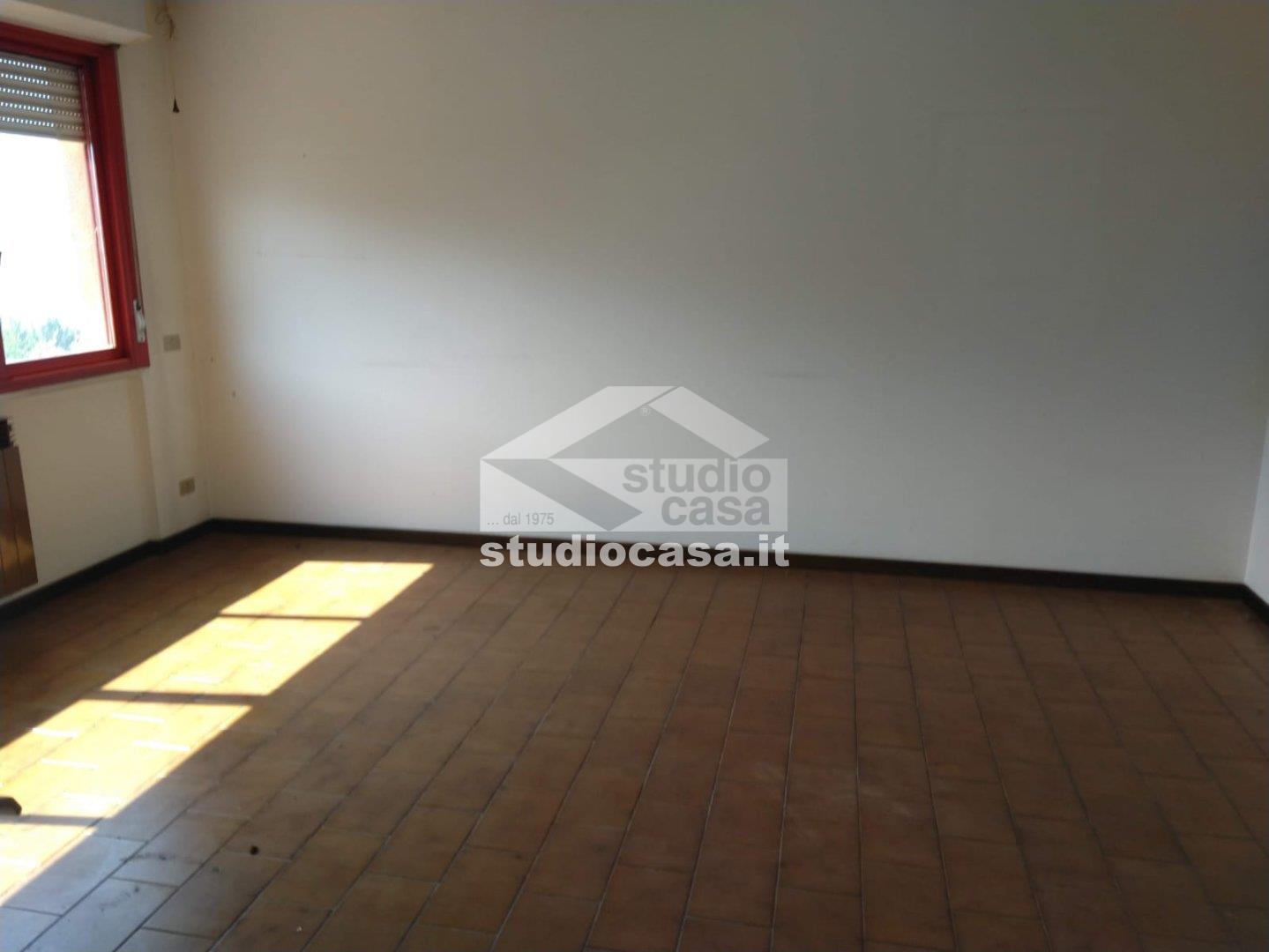 Villa a schiera di testa in vendita a Costa Volpino