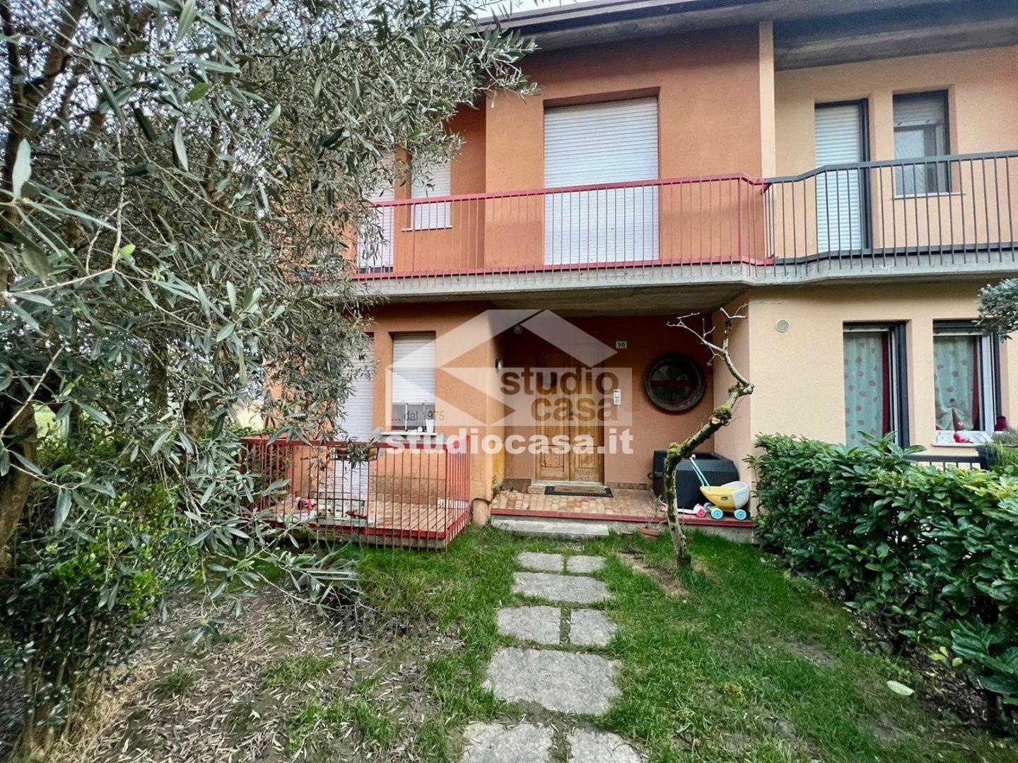 Villa a schiera di testa in vendita a Costa Volpino