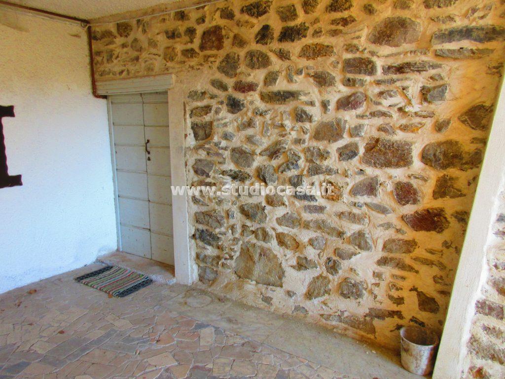 Casa Colonica in vendita a Rogno