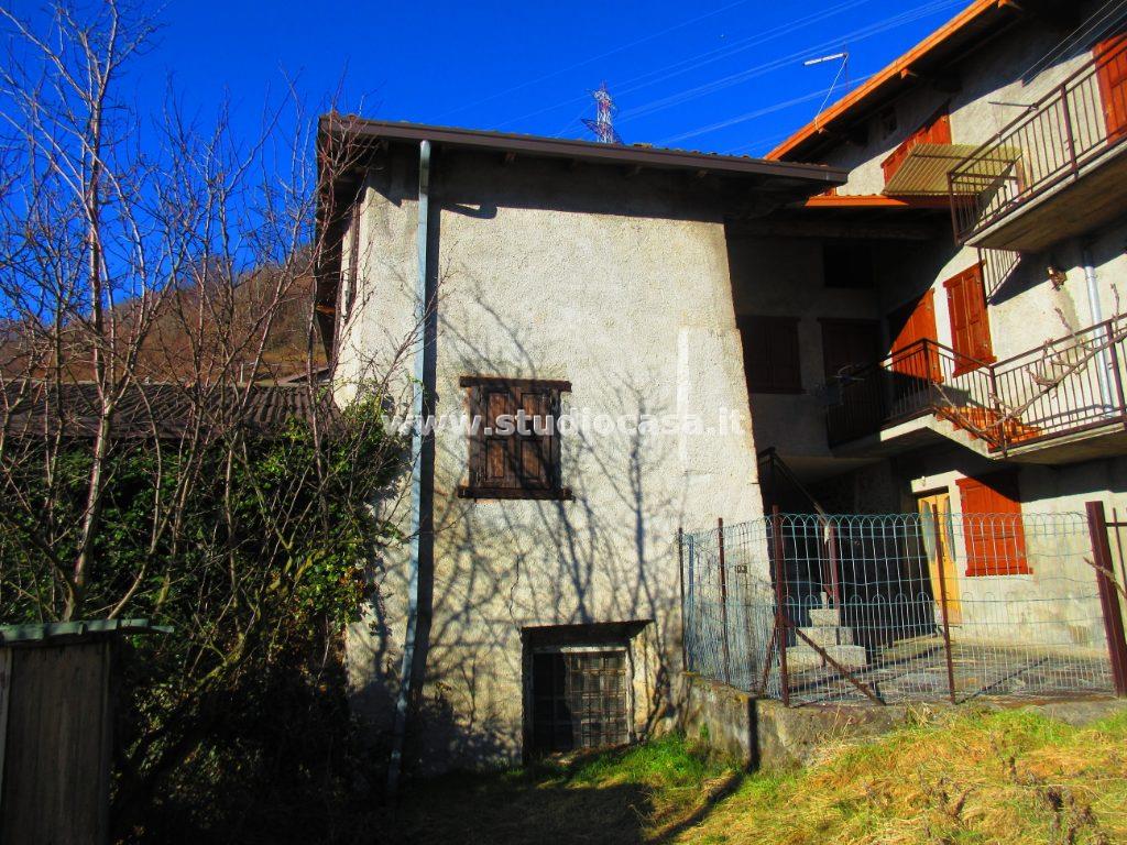 Casa Colonica in vendita a Rogno