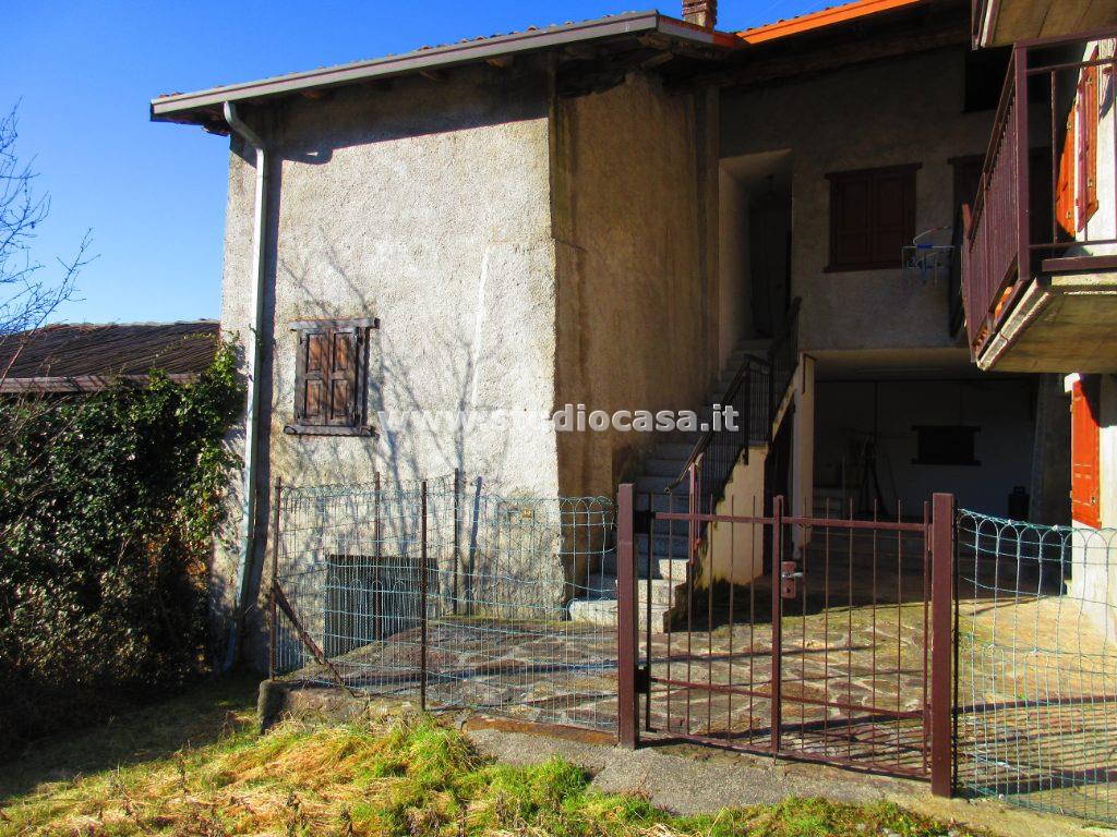 Casa Colonica in vendita a Rogno