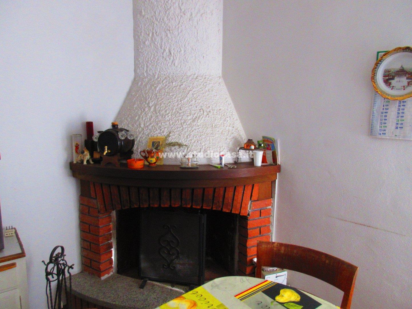 Casa Colonica in vendita a Rogno