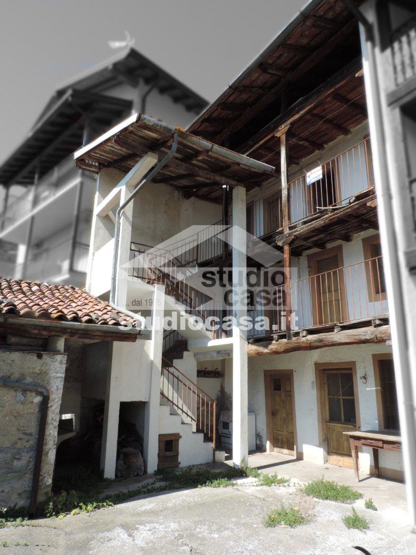 Casa Rustica in vendita a Costa Volpino