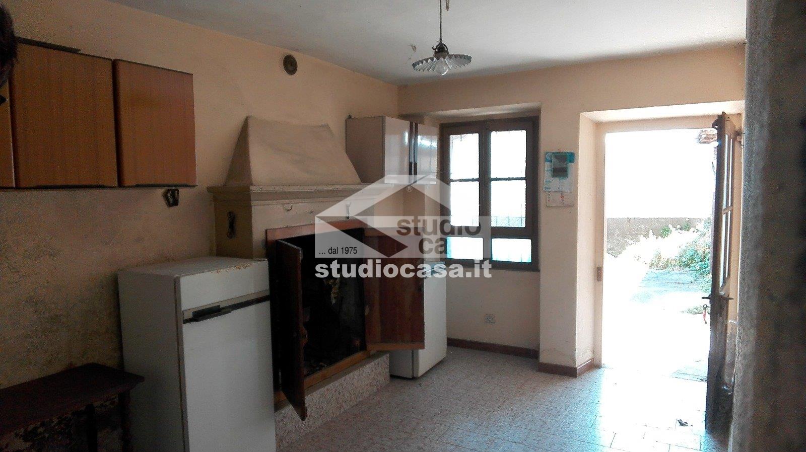 Casa Rustica in vendita a Costa Volpino