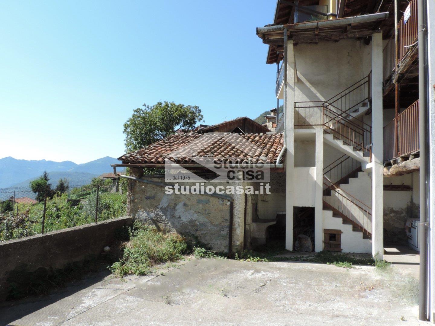 Casa Rustica in vendita a Costa Volpino