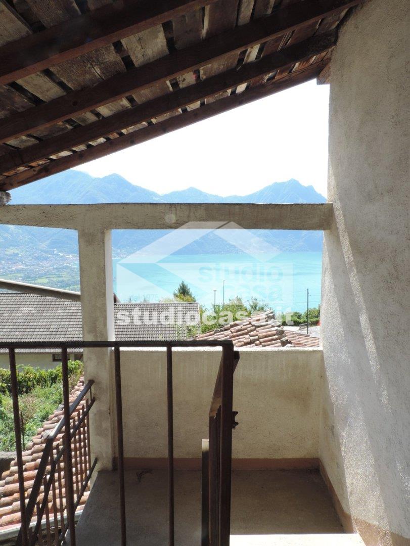 Casa Rustica in vendita a Costa Volpino