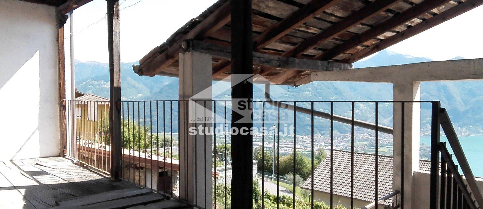 Casa Rustica in vendita a Costa Volpino