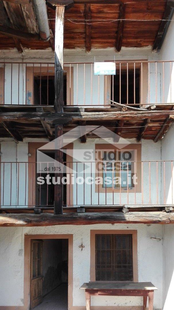 Casa Rustica in vendita a Costa Volpino