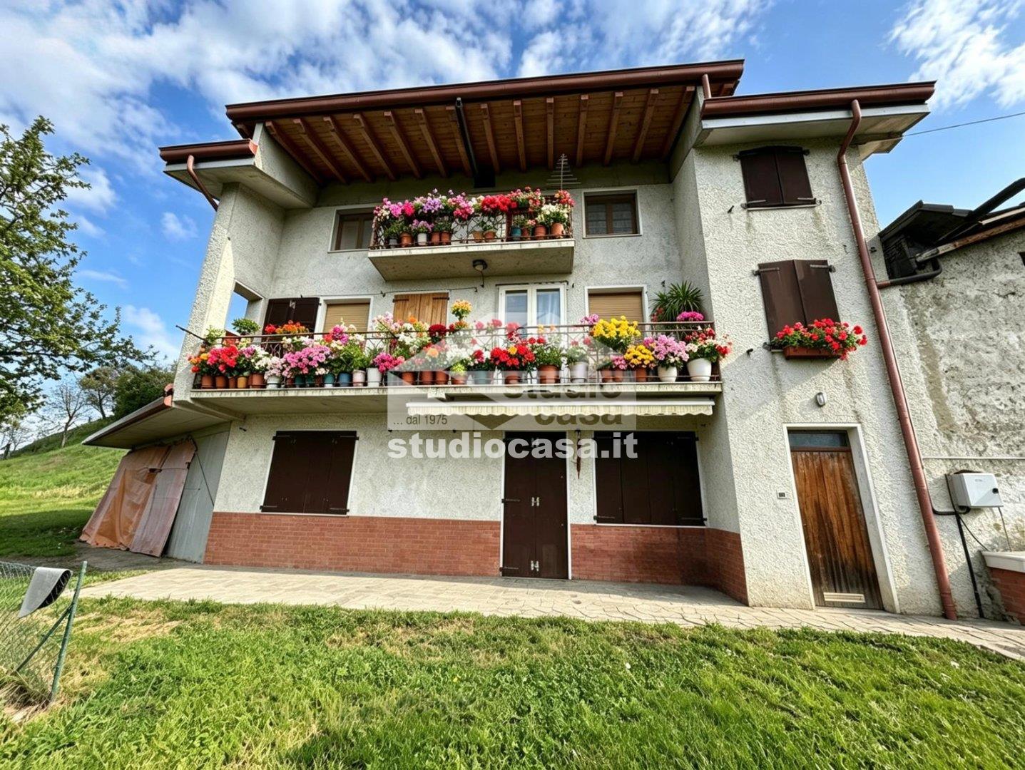 Casale in vendita a Bossico
