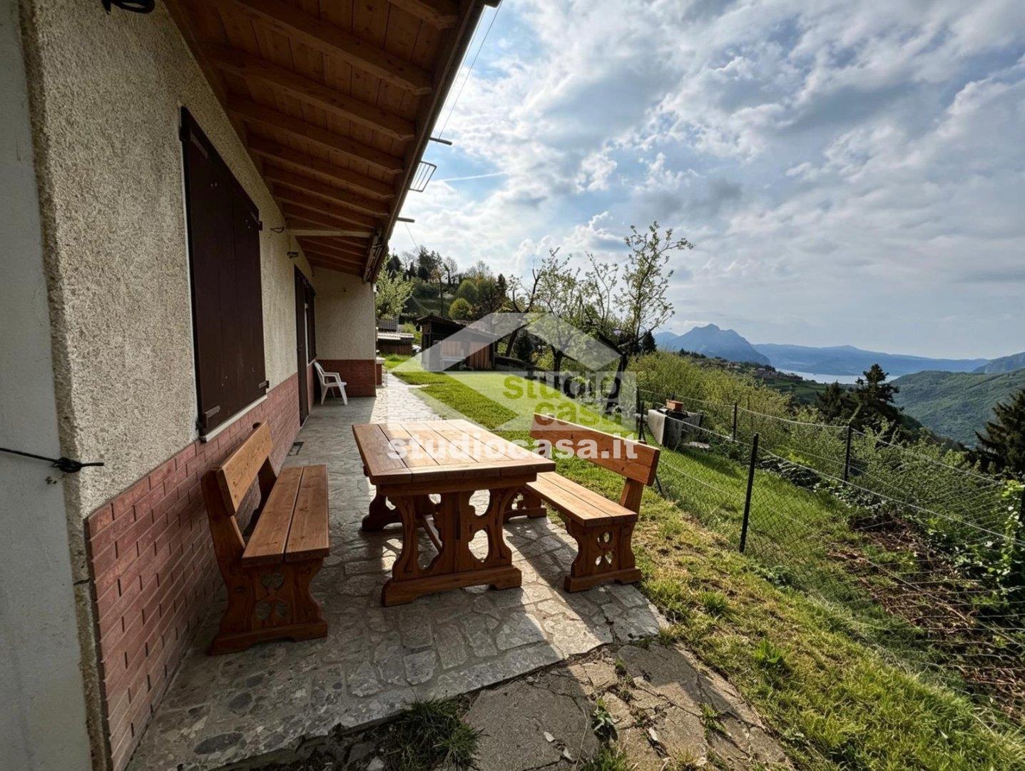 Casale in vendita a Bossico