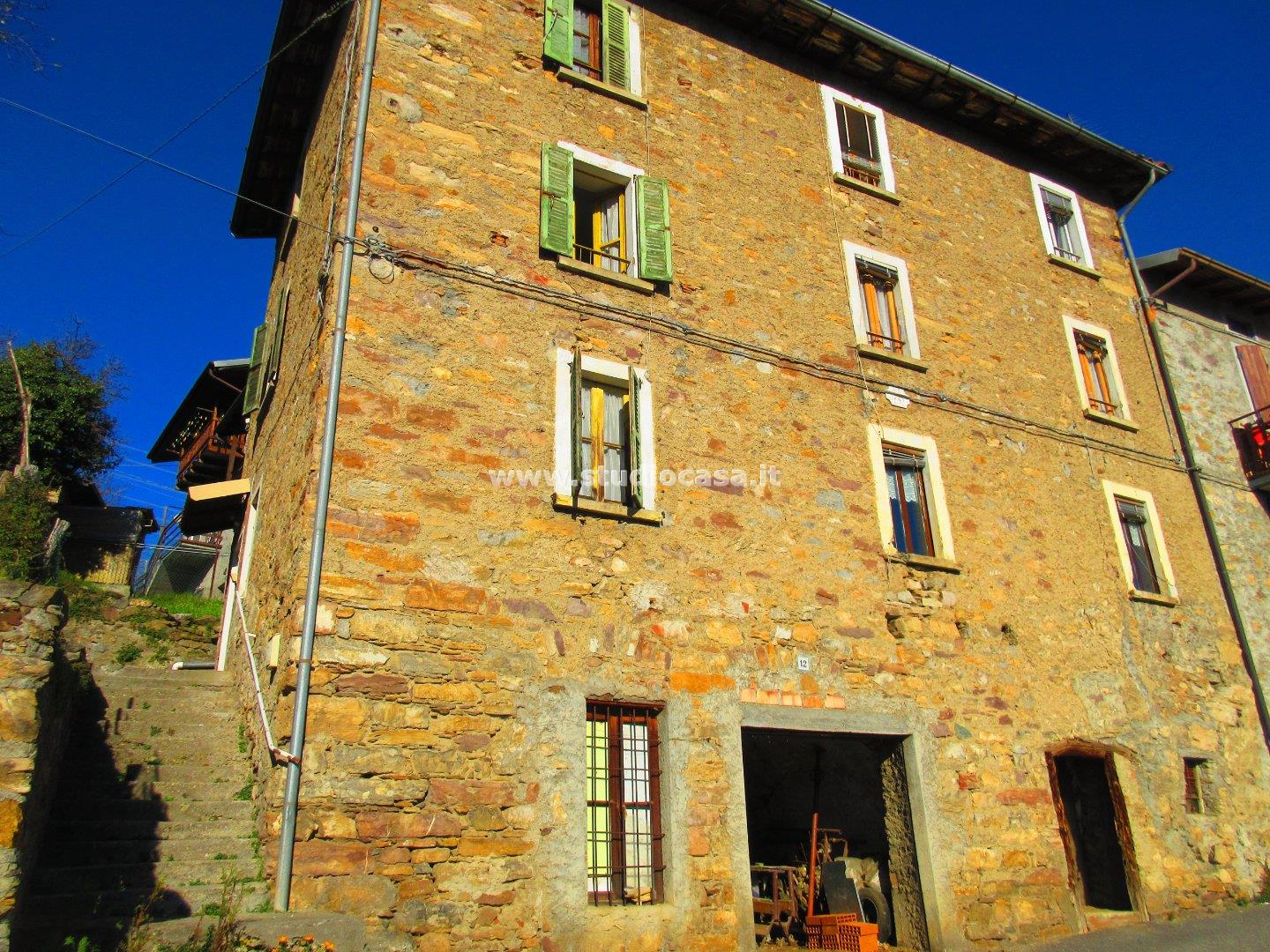 Casa Unifamiliare in vendita a Rogno