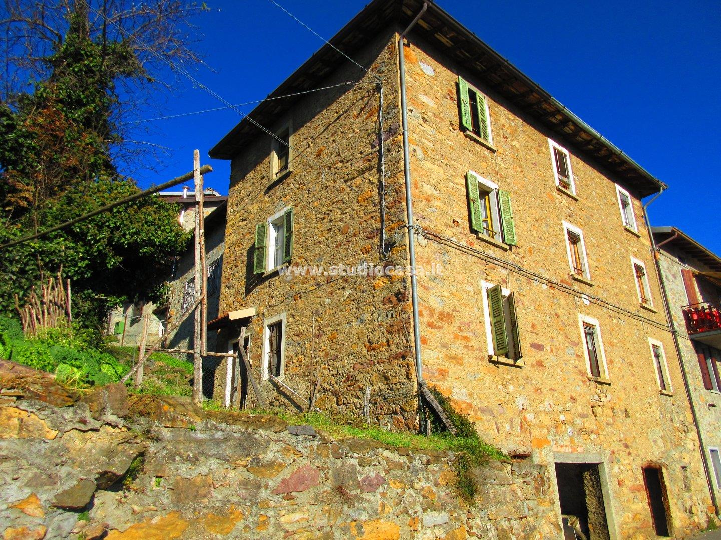 Casa Unifamiliare in vendita a Rogno