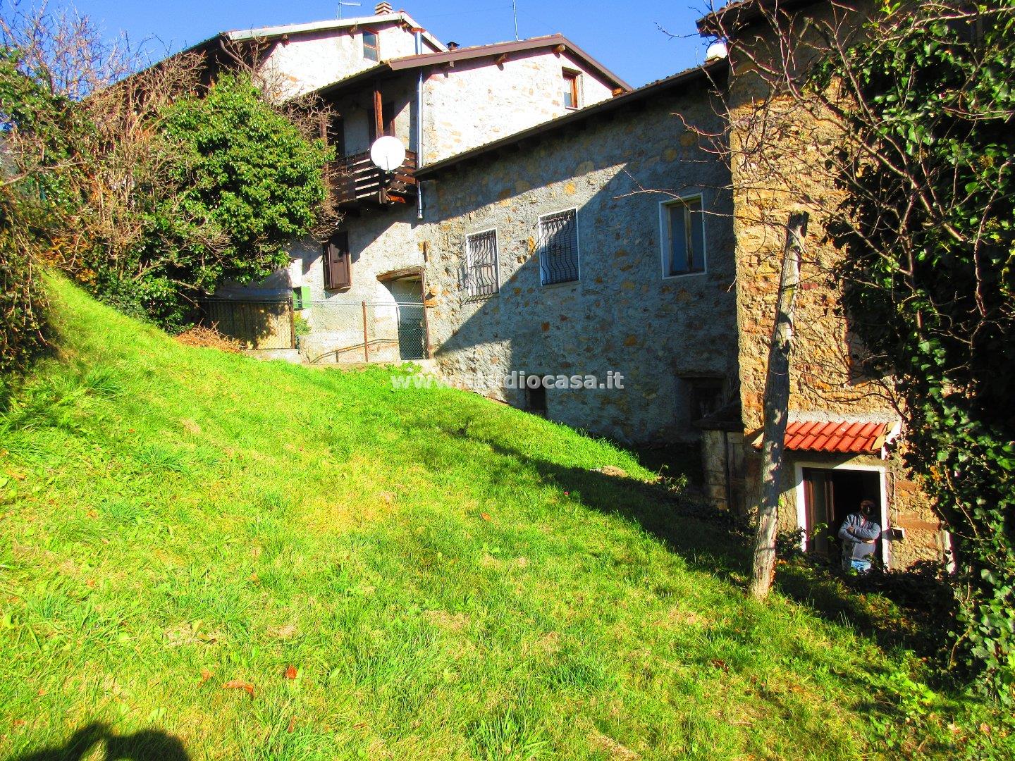 Casa Unifamiliare in vendita a Rogno