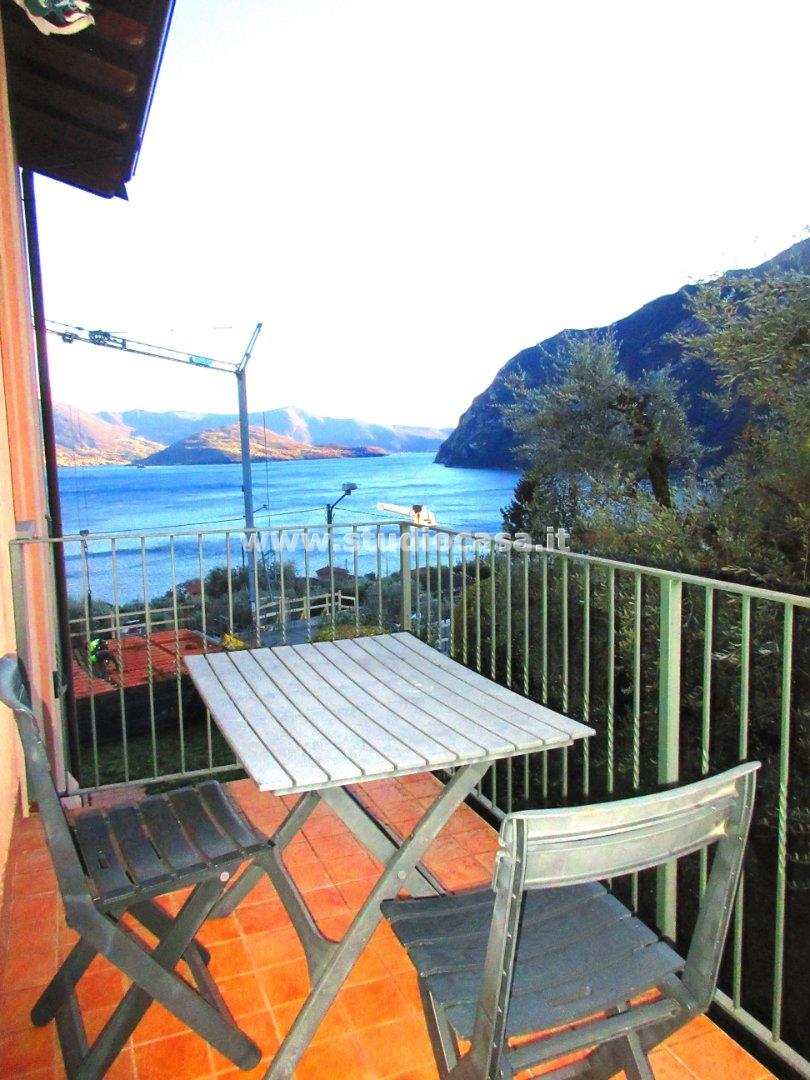 Appartamento in vendita a Riva di Solto