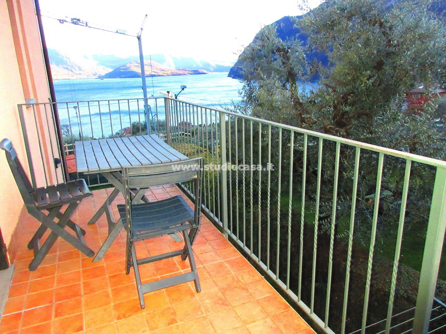 Appartamento in vendita a Riva di Solto