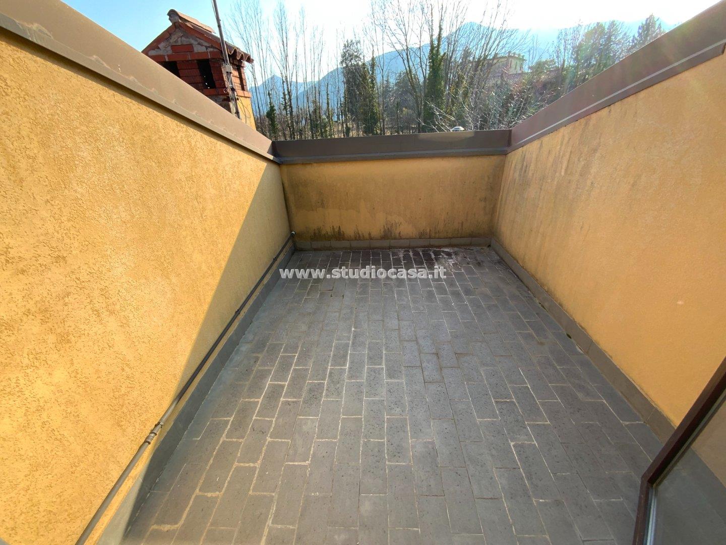 Appartamento in vendita a Solto Collina
