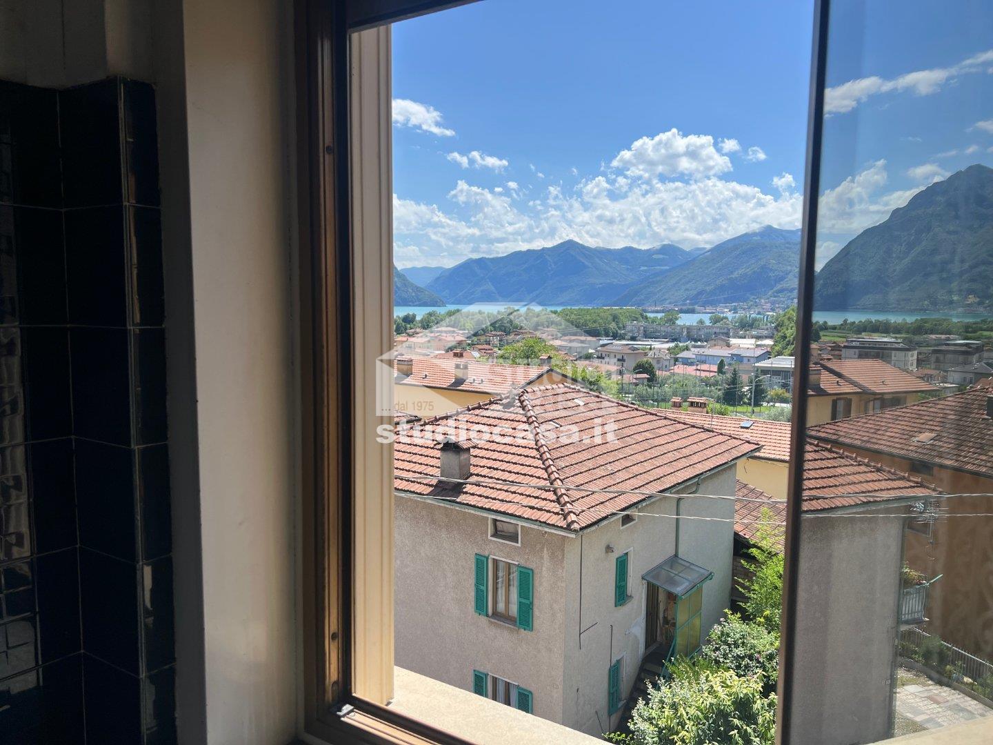 Appartamento in vendita a Costa Volpino