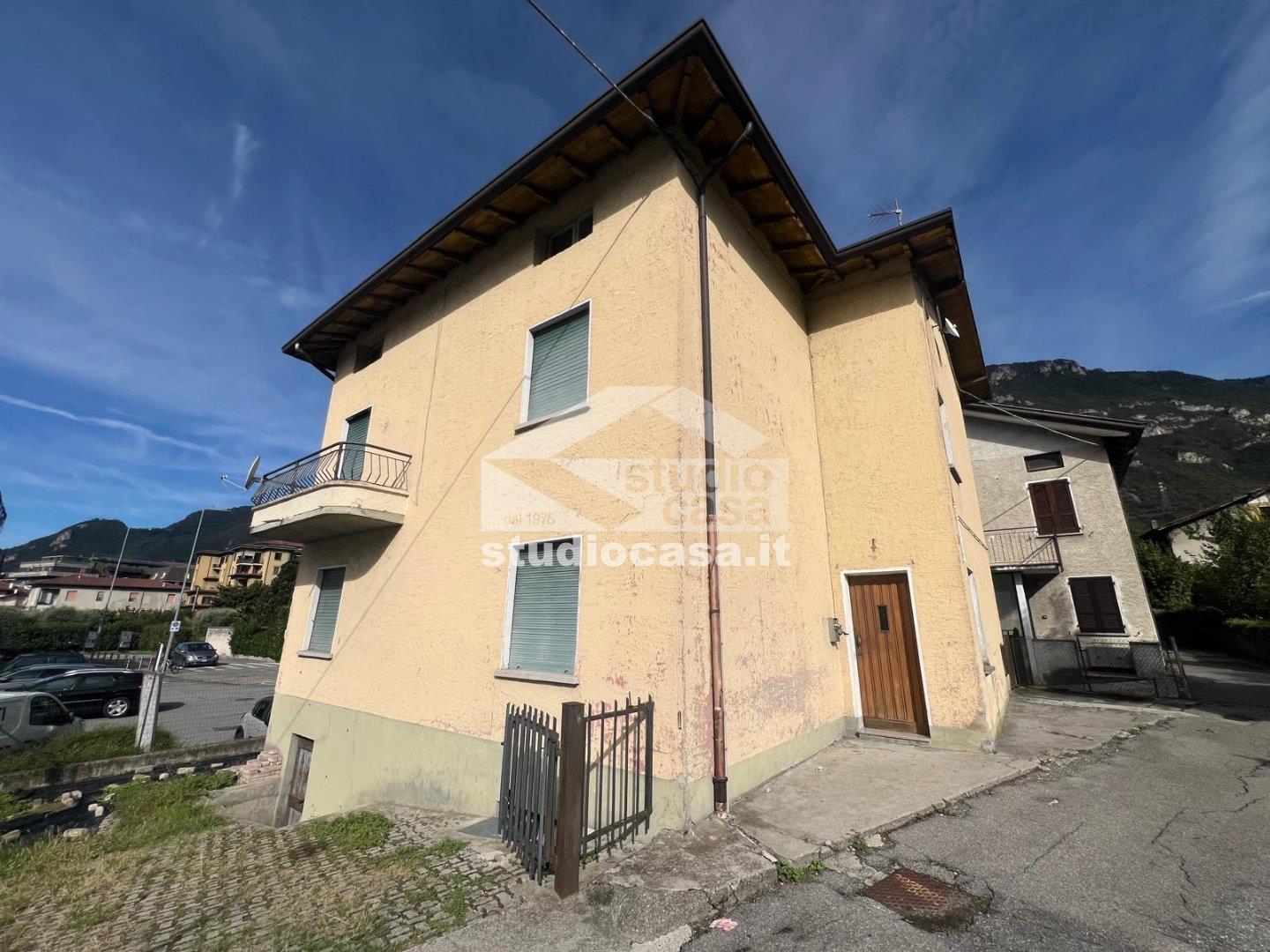 Appartamento in vendita a Costa Volpino