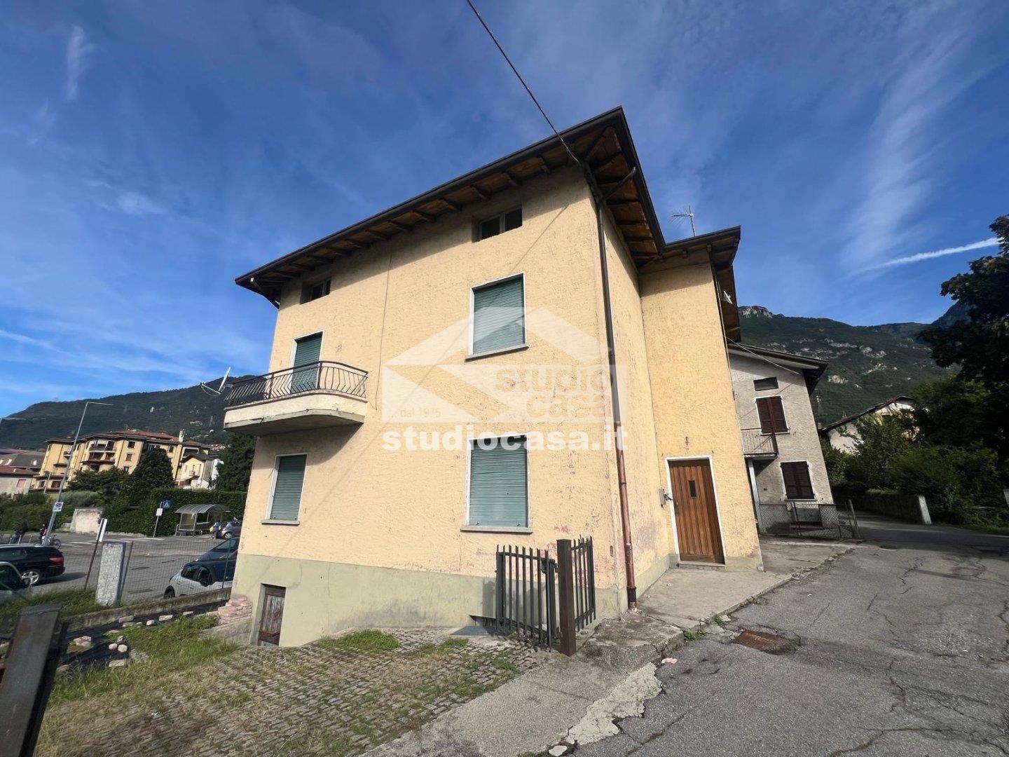 Appartamento in vendita a Costa Volpino