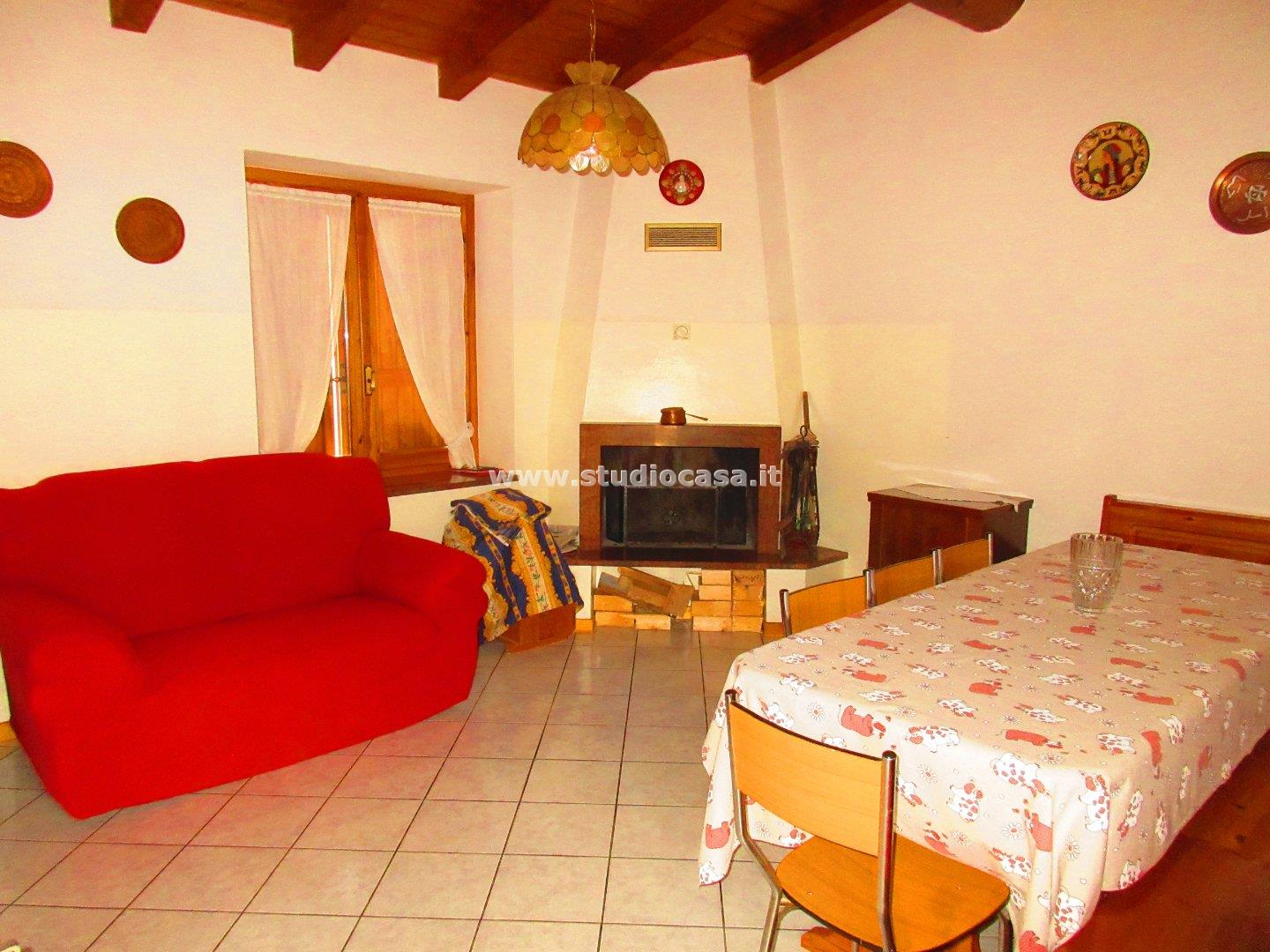 Appartamento in vendita a Endine Gaiano