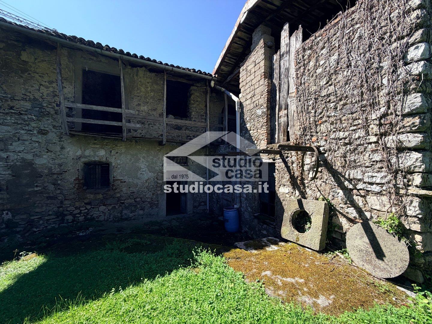 Casa Rustica in vendita a Borgo di Terzo