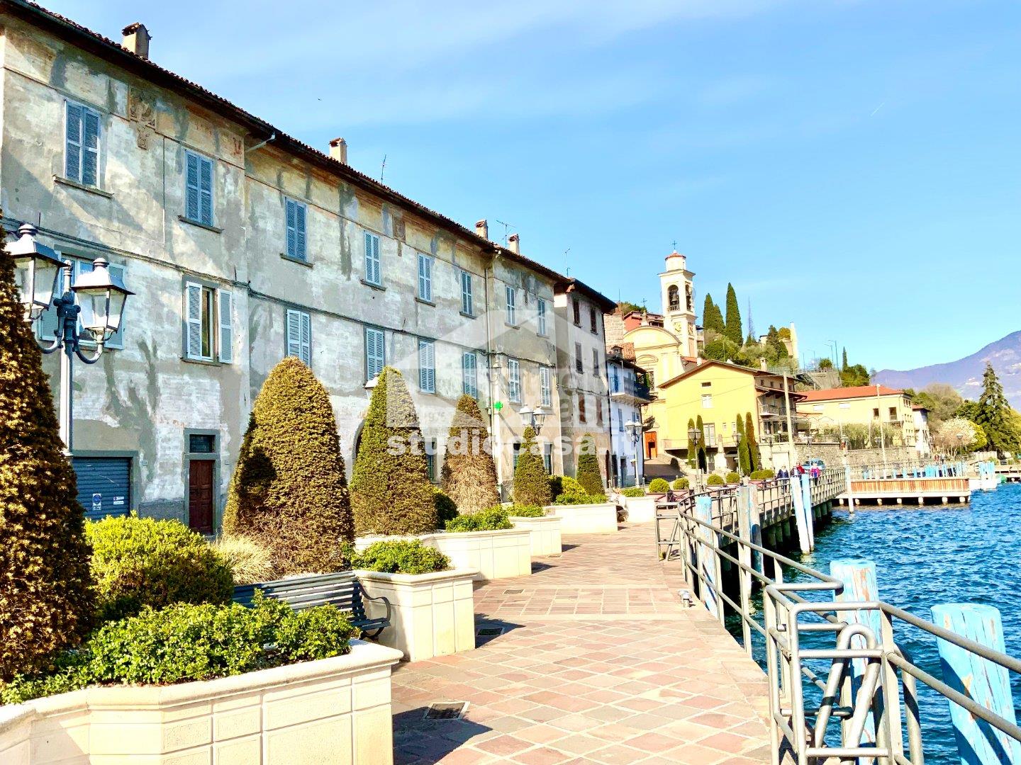 Appartamento in vendita a Riva di Solto