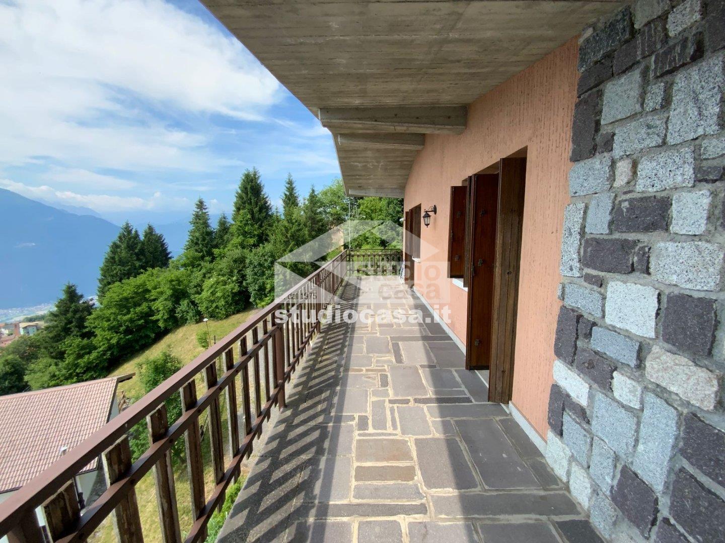 Villa Plurifamiliare in vendita a Pian Camuno