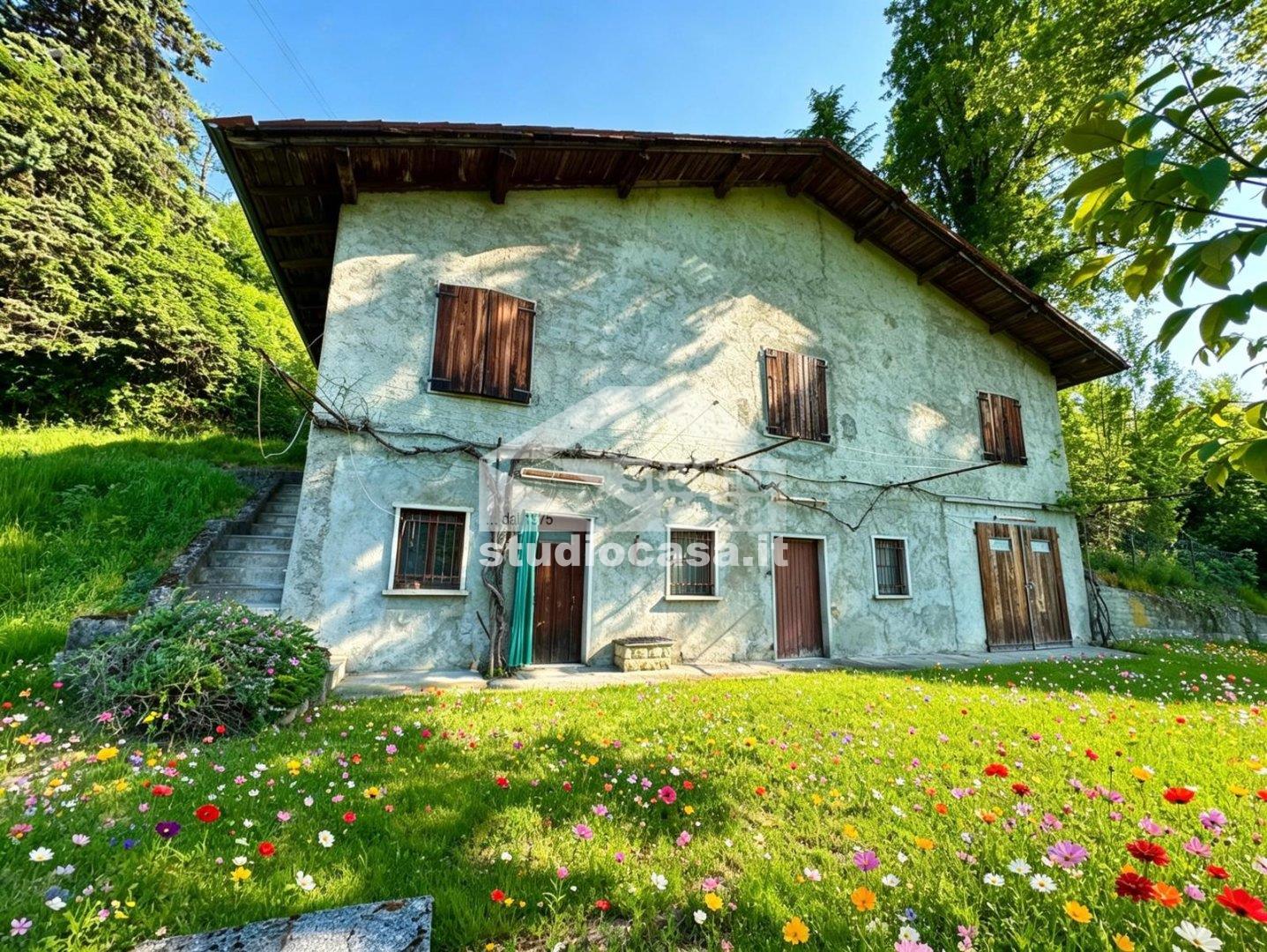 Cascina in vendita a Solto Collina