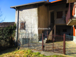 Casa Colonica in vendita a Rogno