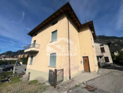 Appartamento in vendita a Costa Volpino