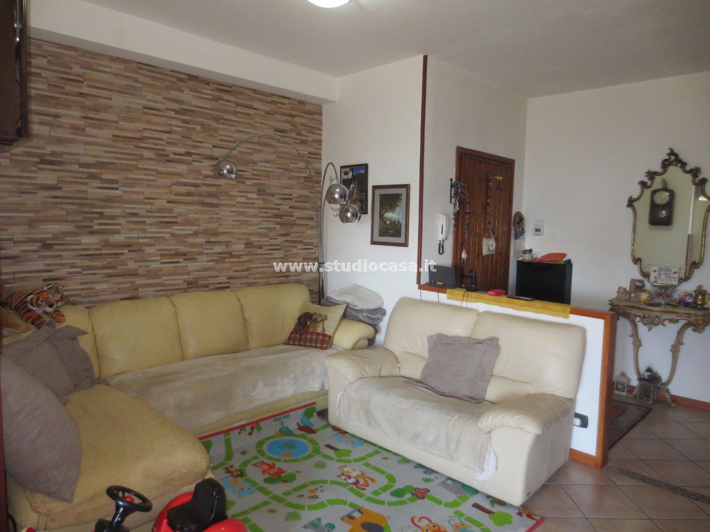 Appartamento in vendita a Carenno