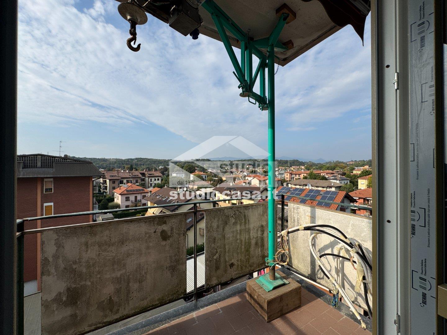 Appartamento in vendita a Carugo