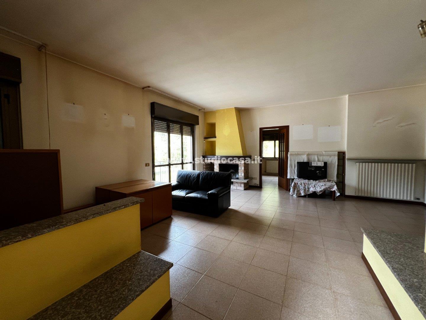 Appartamento in vendita a Carenno
