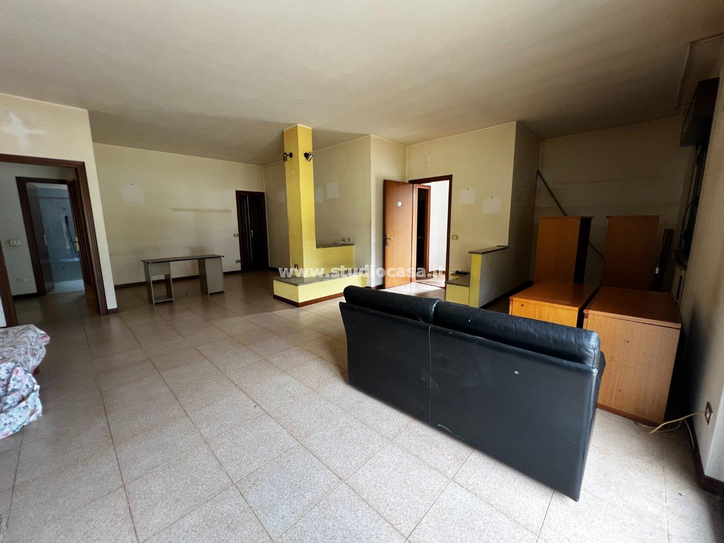 Appartamento in vendita a Carenno