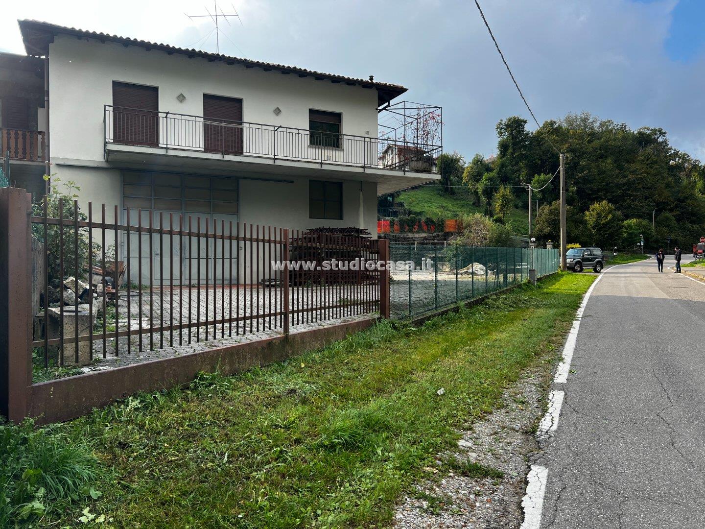 Appartamento in vendita a Carenno