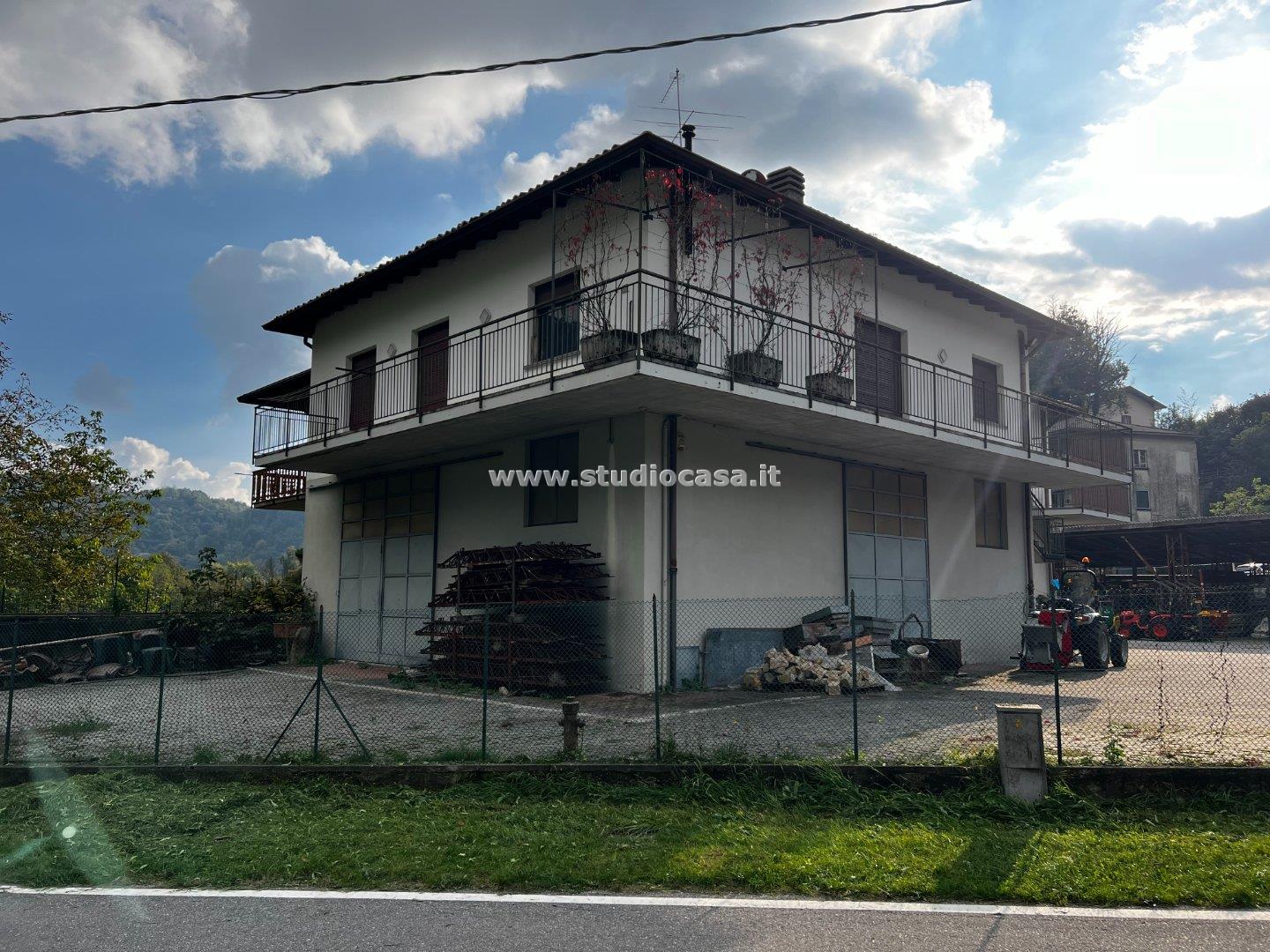 Appartamento in vendita a Carenno
