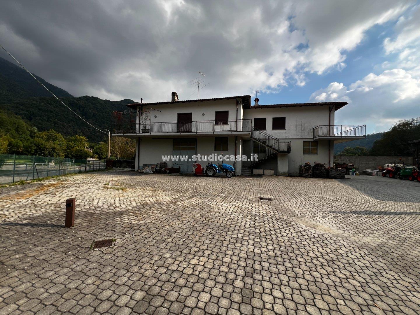 Appartamento in vendita a Carenno