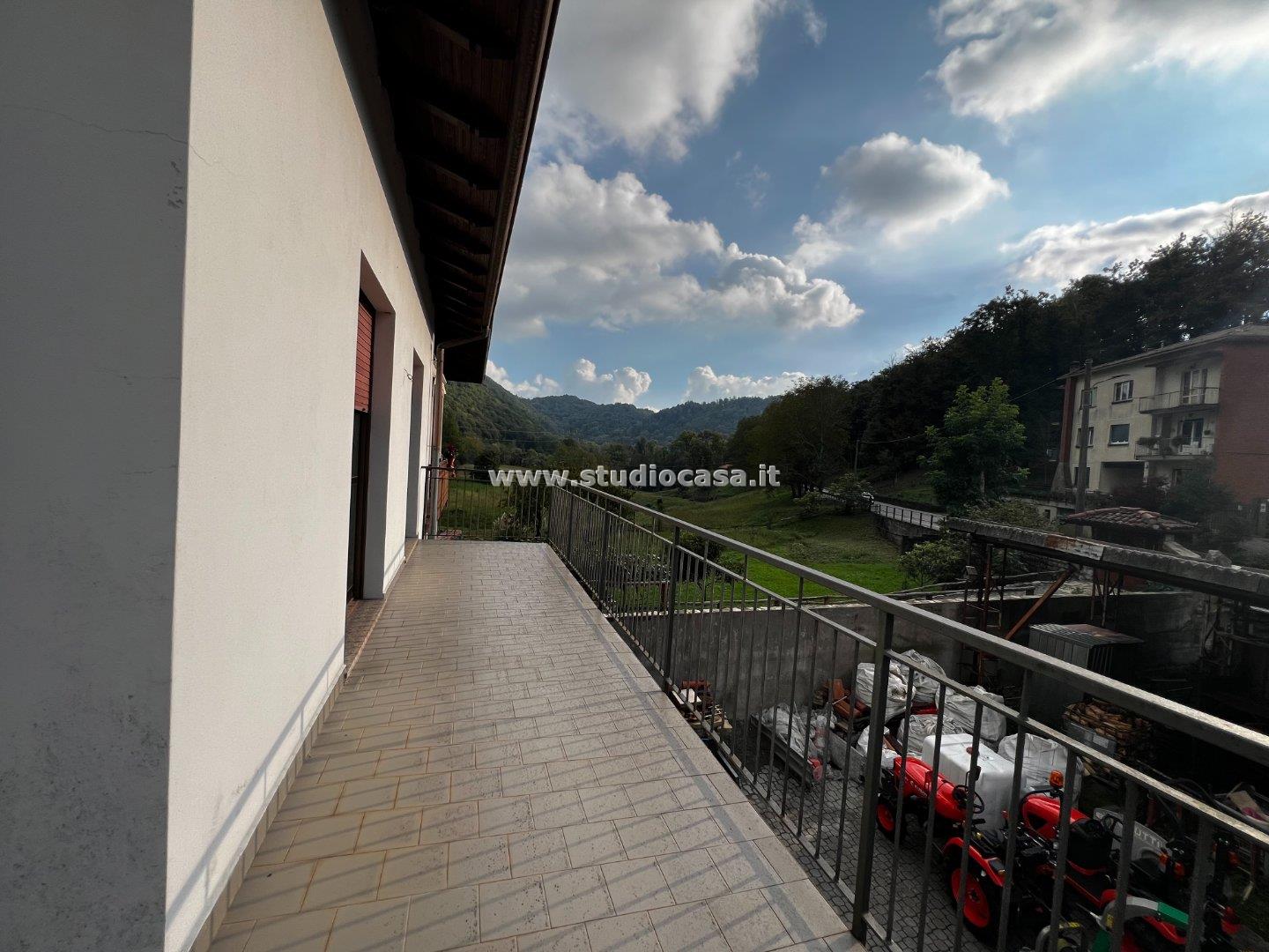 Appartamento in vendita a Carenno