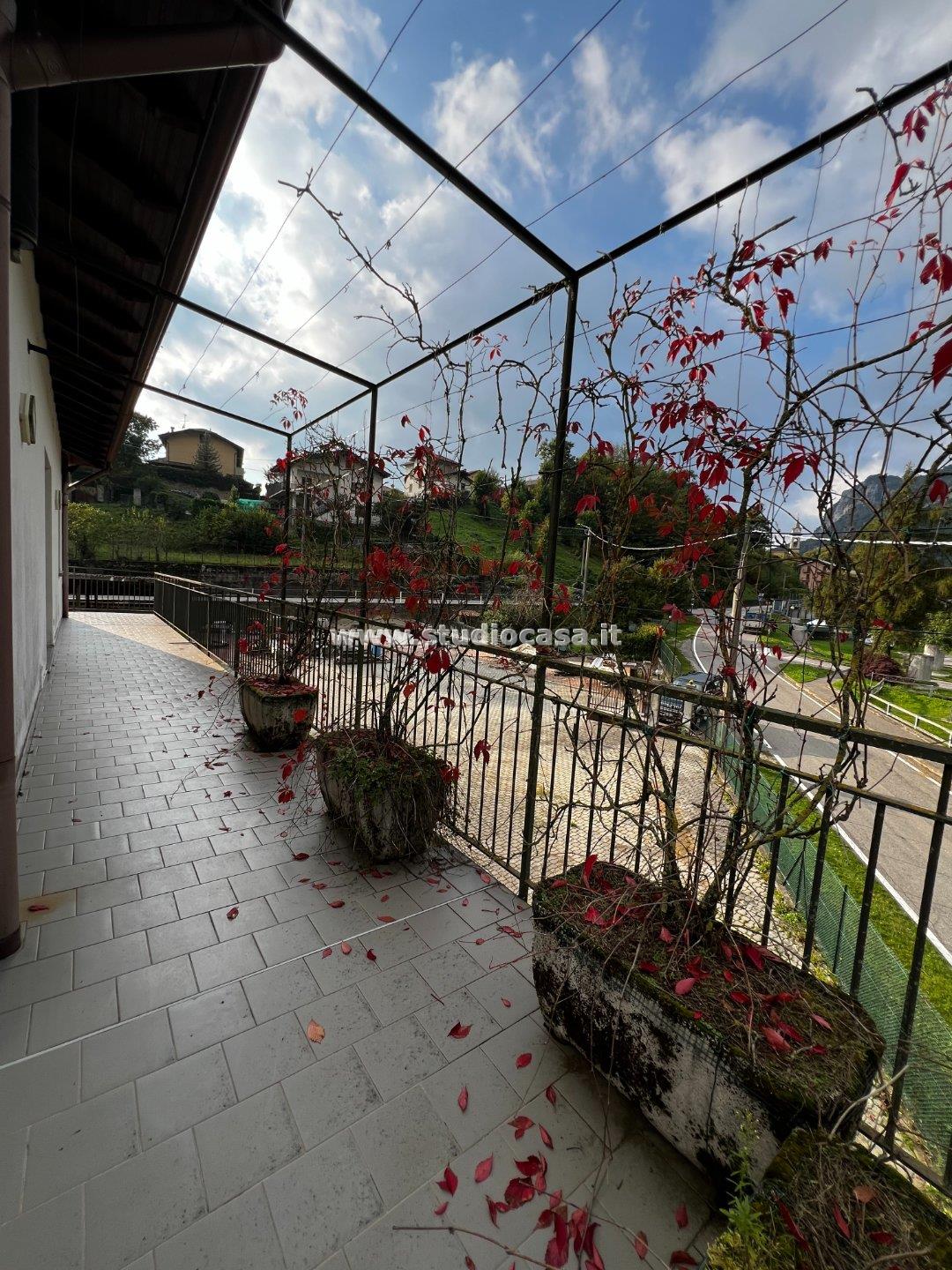 Appartamento in vendita a Carenno